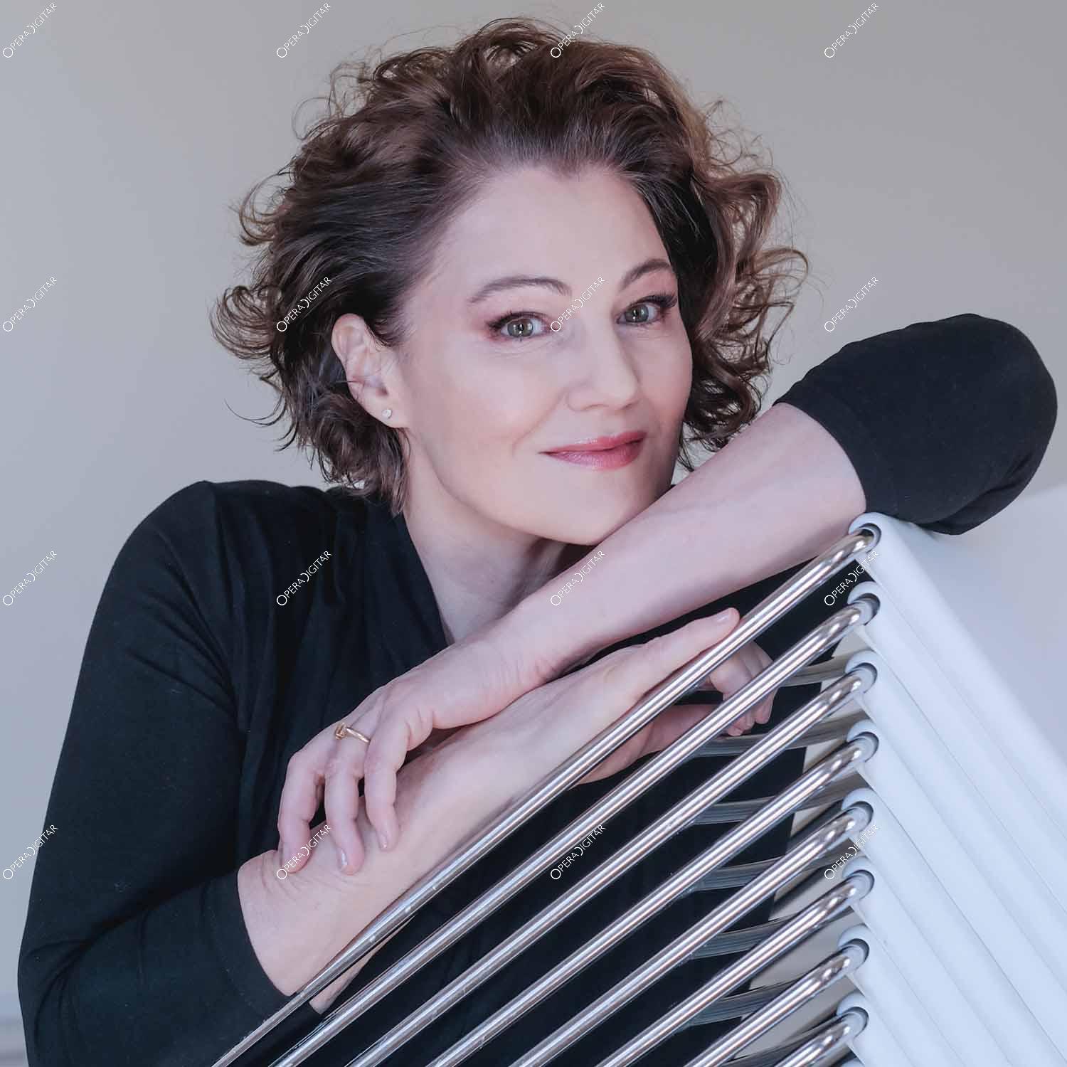 van Oostrum, Johanni fotója