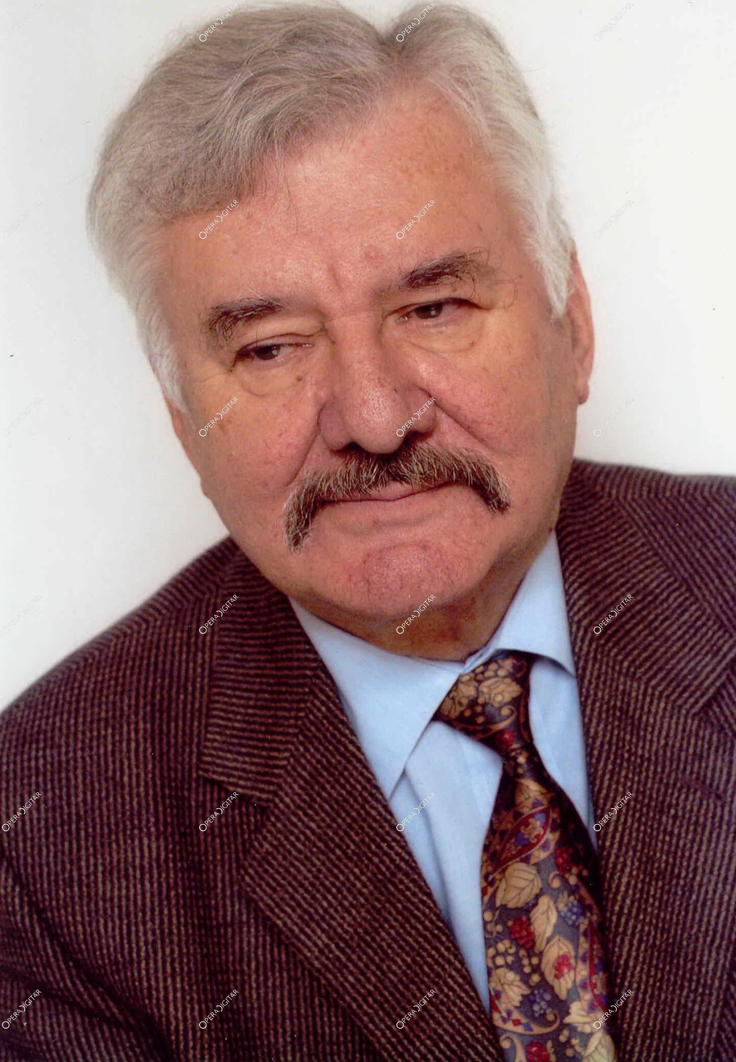 Petrovics Emil fotója